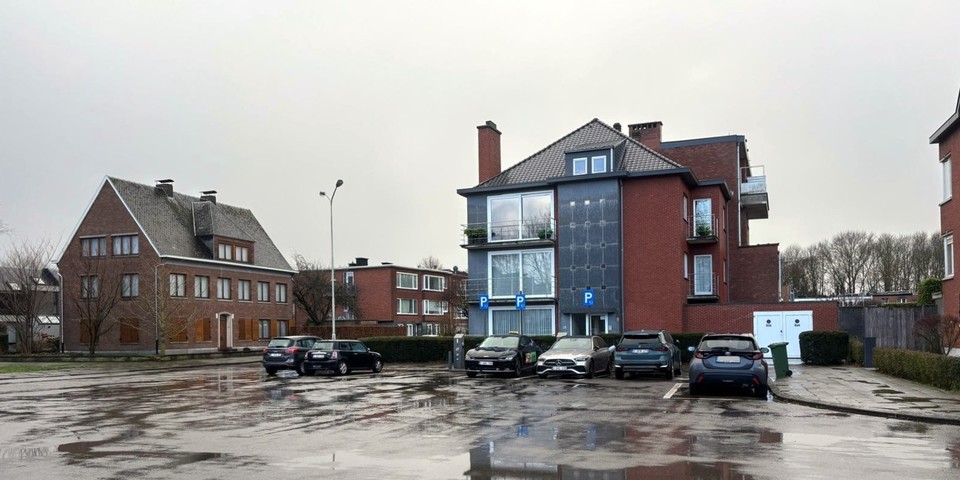 Foto van de bestaande toestand op het kruispunt Hoge Aardstraat - Damhertenlaan Foto van de bestaande toestand op het kruispunt Hoge Aardstraat - Damhertenlaan